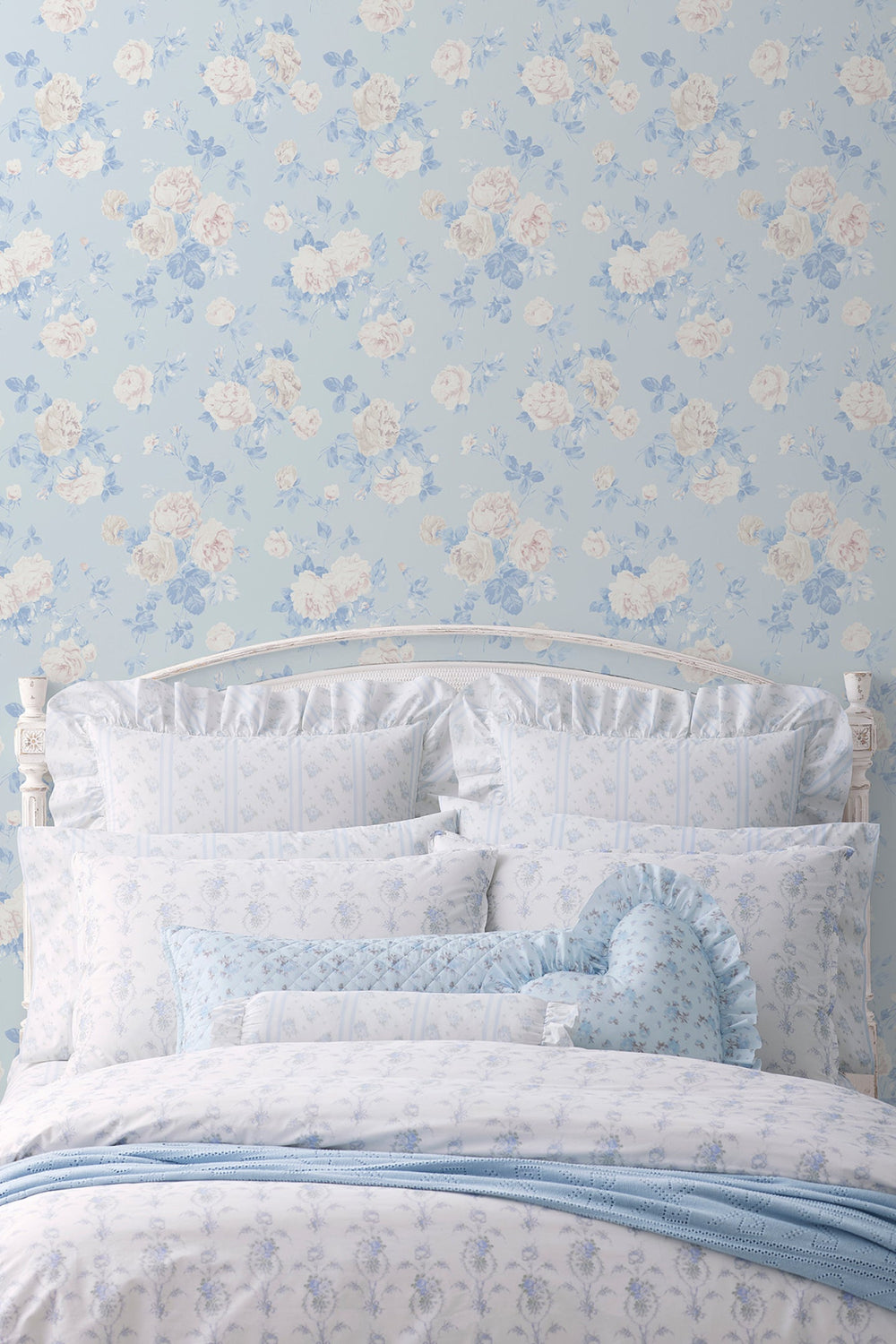 Whisper Blue Standard Wallpaper